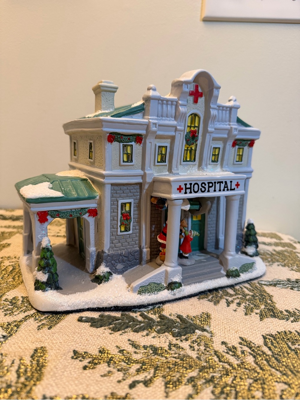 St Nicholas Square Hospital Christmas Village Illuminated NIB 2023 - Picture 3 of 13
